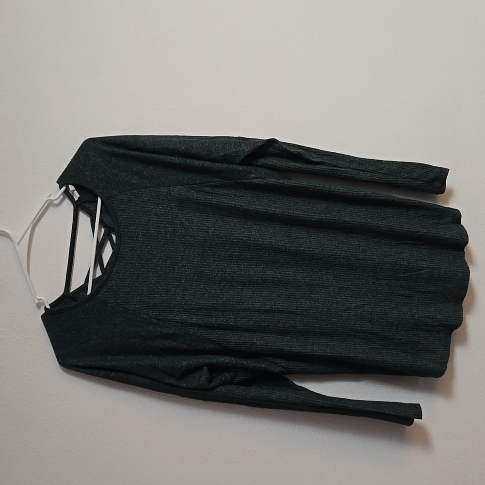 SO green long sleeve top, Large